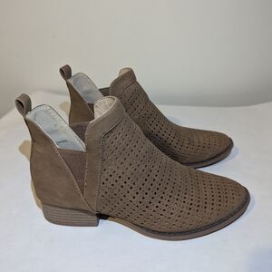 Restricted brand woman's boots shoes